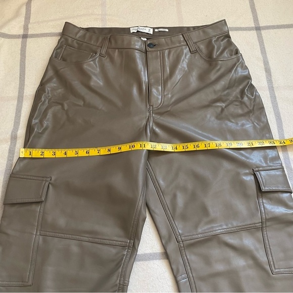 Abercrombie & Fitch High Rise Curve Love Vegan Leather Cargo Pants - Picture 10 of 13